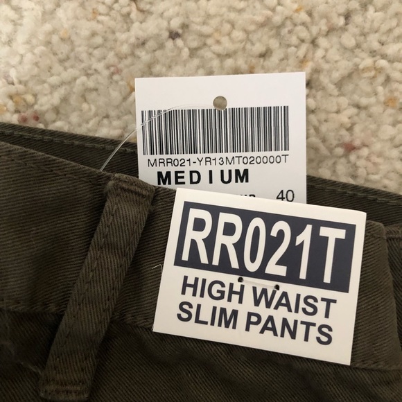 Brandy Melville Jane Cargo High Waist Slim Pant - Picture 5 of 5